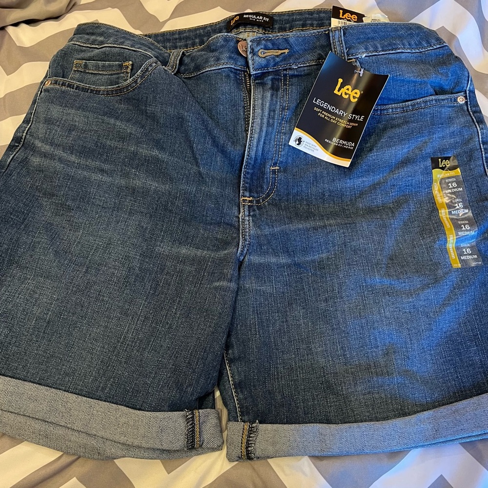 Women’s size 16 LEE denim Bermuda shorts.